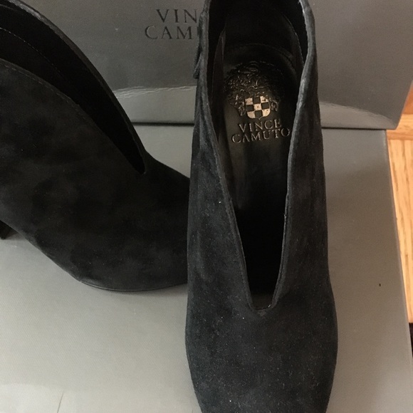 Vince Camuto booties shoes high heels true suede 8.5M - Picture 4 of 6